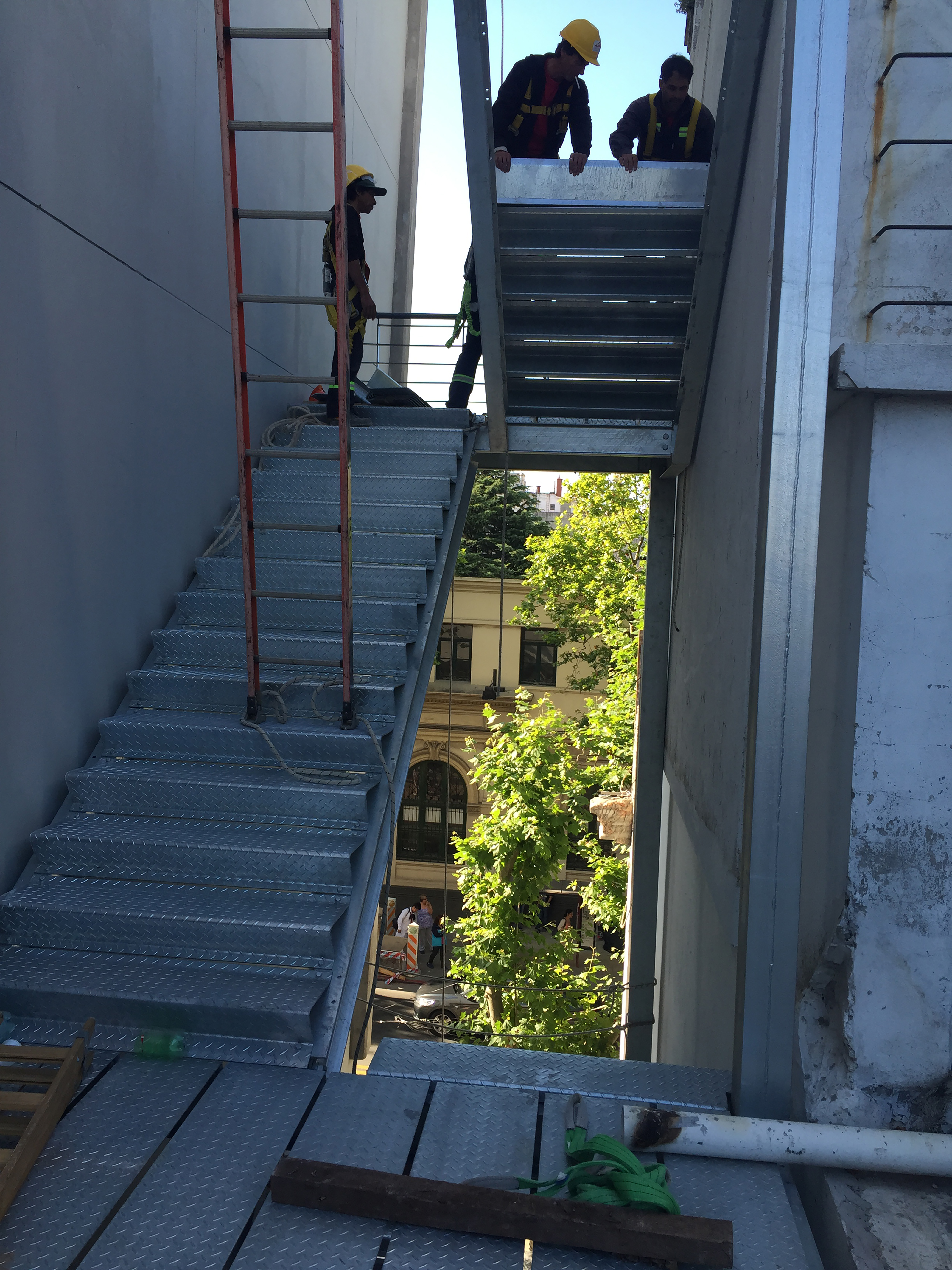 Esquema de las escaleras de UDELAR