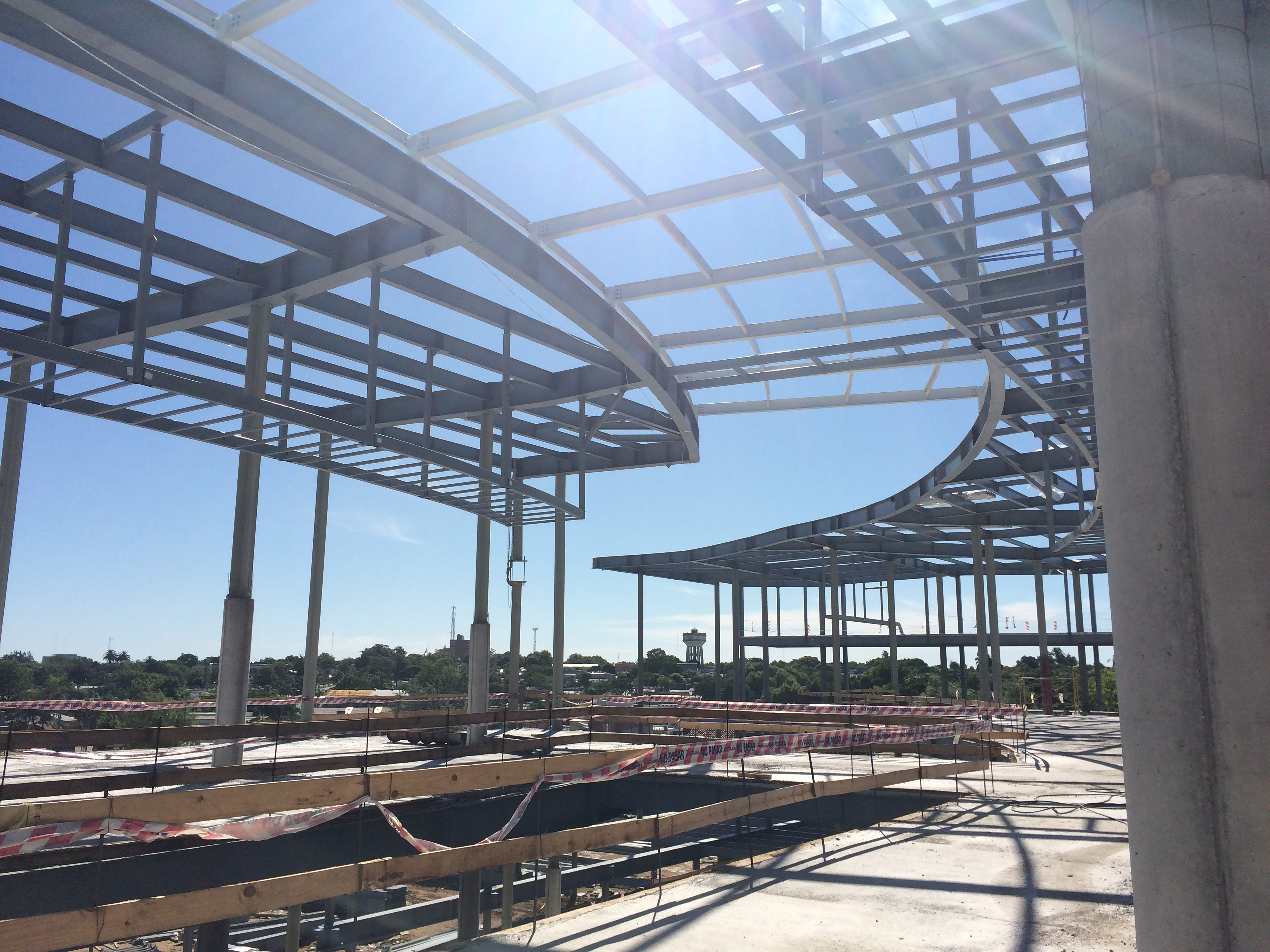 Imágen de la estructura del Shopping en Las Piedras